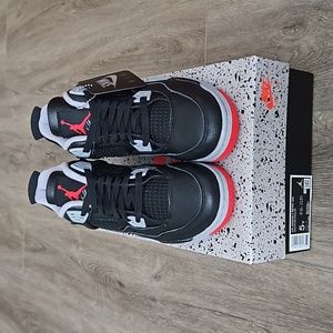 Jordan 4 retro gs bred kids black/fire red/cement size 5